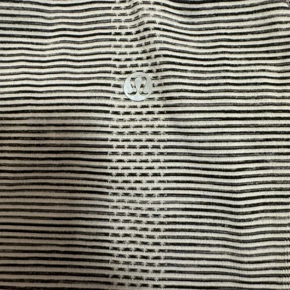 Black and White striped lululemon swiftly 2.0 - Picture 4 of 4